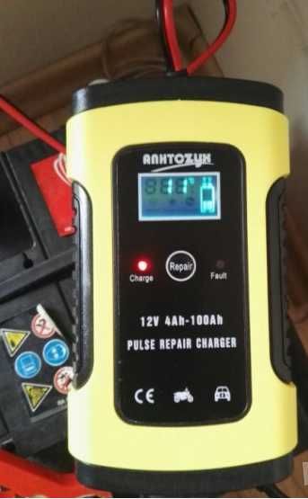 Зарядно за акумулатор,НОВО,интелигентно,с амперметър,волтметър,дисплей