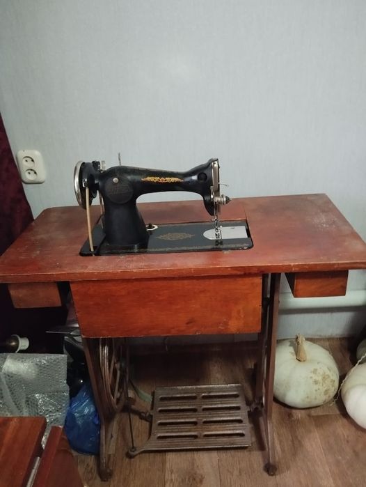 Швейная машина ножная