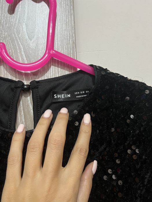 Черна блузка с пайети