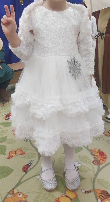 Rochita alba cu  volane și paiete ocazie/serbare 4 ani