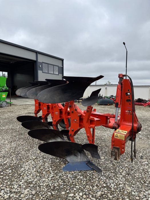Plug agricol kuhn master 120-4 trupite