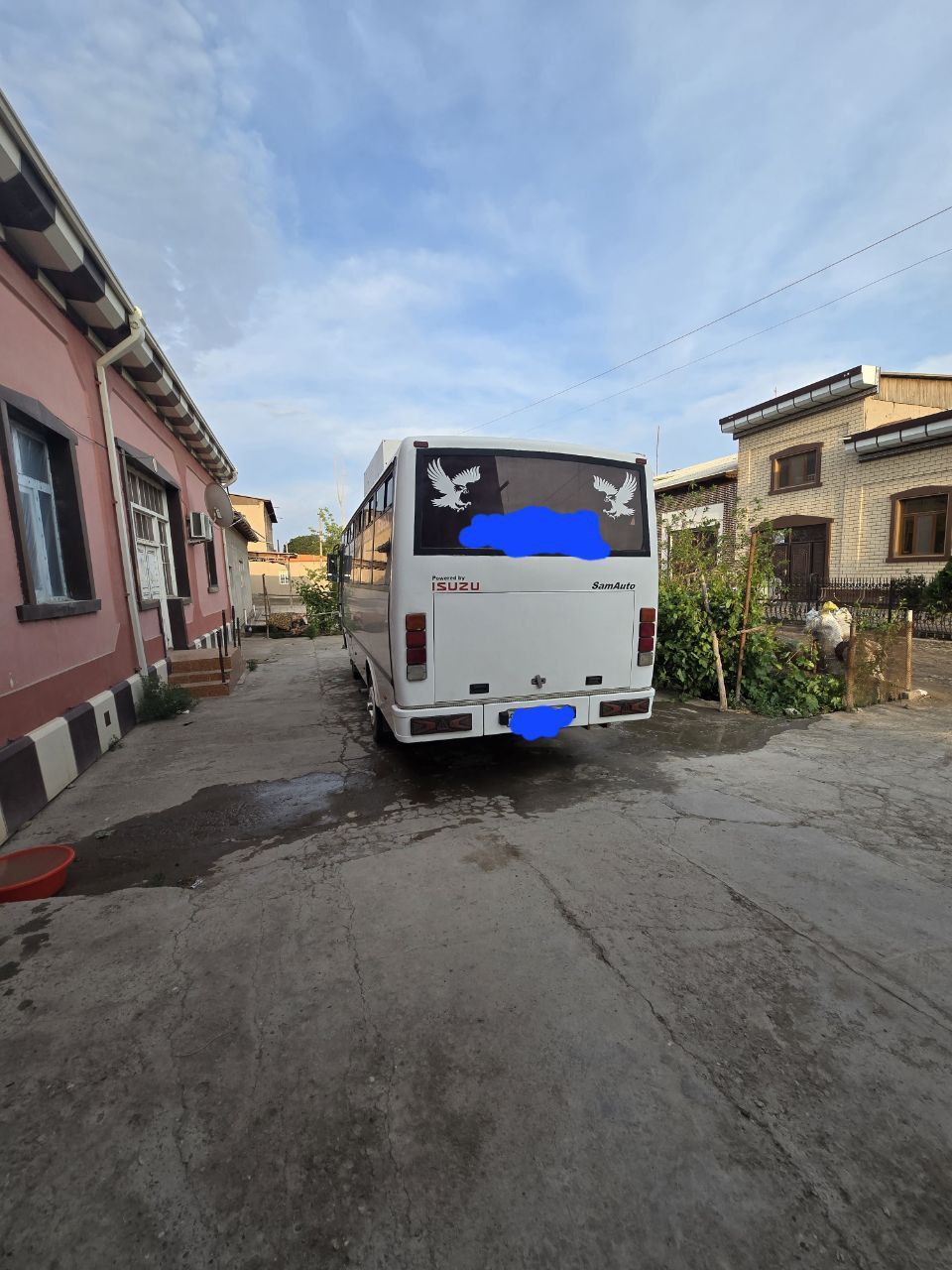 Исузу NP26 автобус