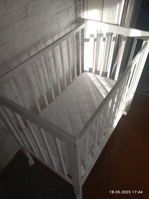 Продам детскую кроватку 50*90