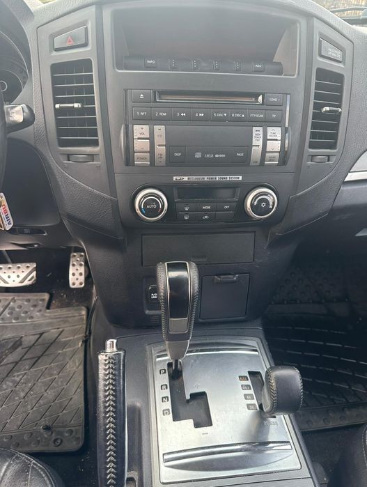 Vând Mitsubishi Pajero MK4