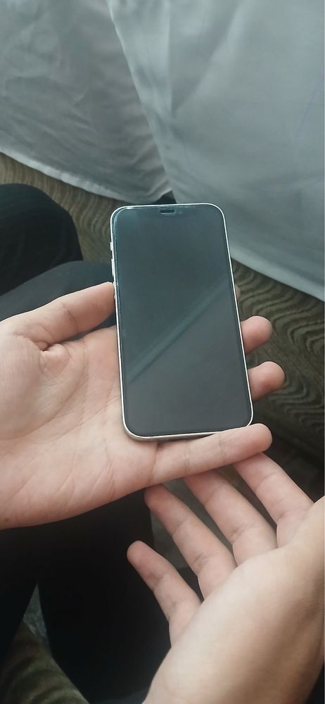 Iphone 12 mini sotiladi