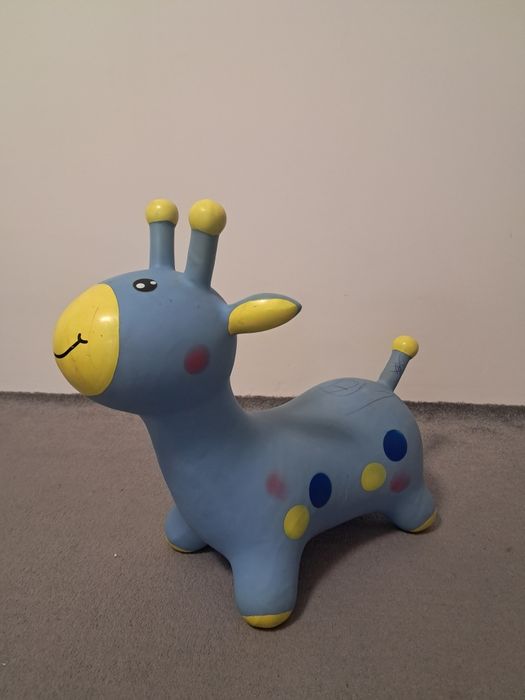 Jucarii ( casuta jucarii/papusi lemn,calut balansoar,girafa gonflabila