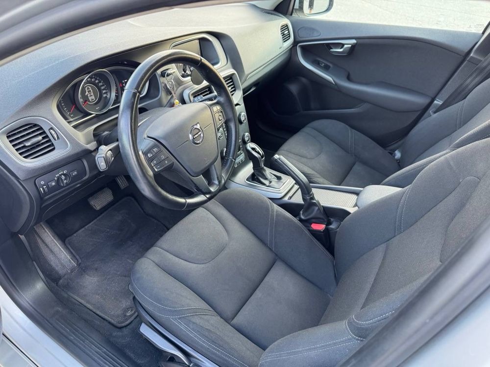 Volvo V40 2.0d D2 Автомат Facelift/Navi/LED Euro6B