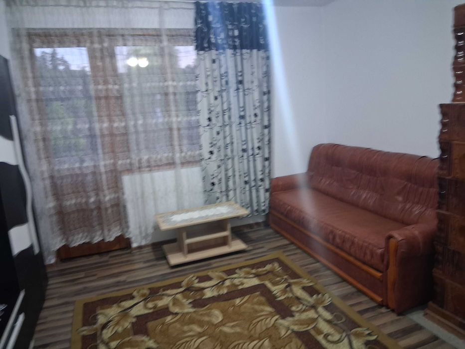 Închiriez apartament