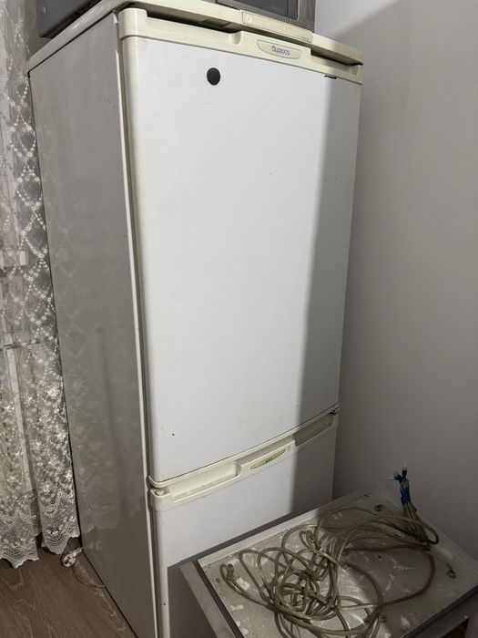 Продаю холодильник