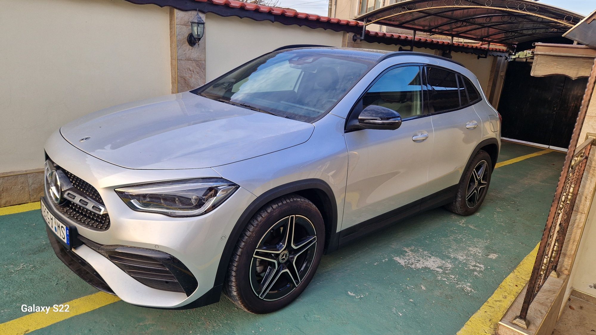 Продавам мерцедес GLA200 изгодно