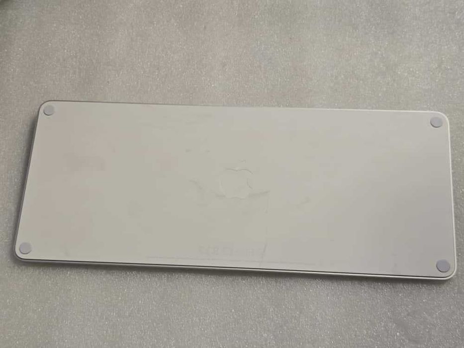 Tastatura Apple Magic Keyboard (2024), Bluetooth, Lightning port