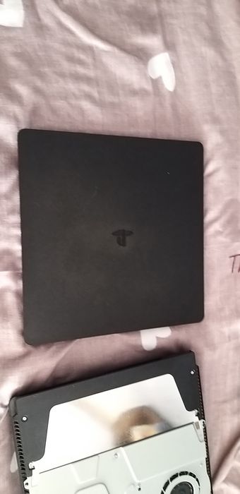 PS4 slim почти без игр продаю за дешево