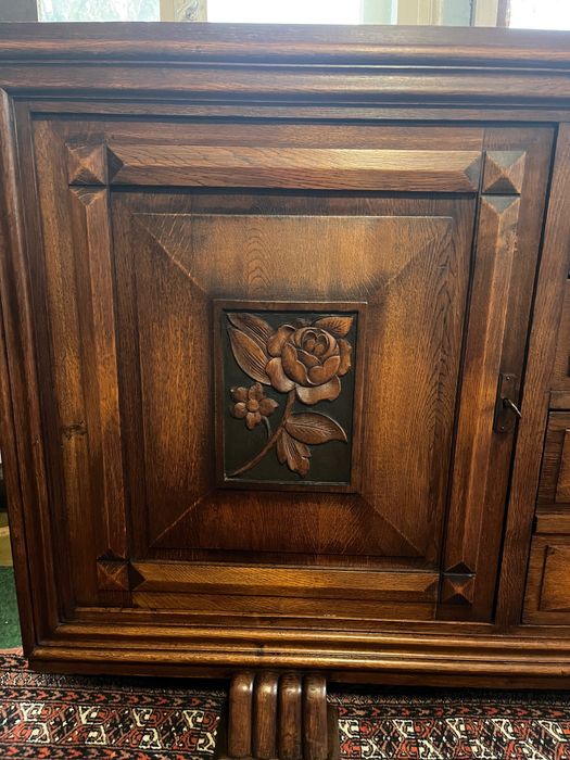 Масивен дъбов бюфет