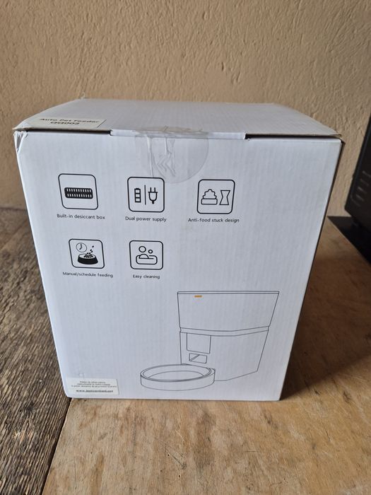 Hrănitor automat Grunluft câini, pisici si cadou.