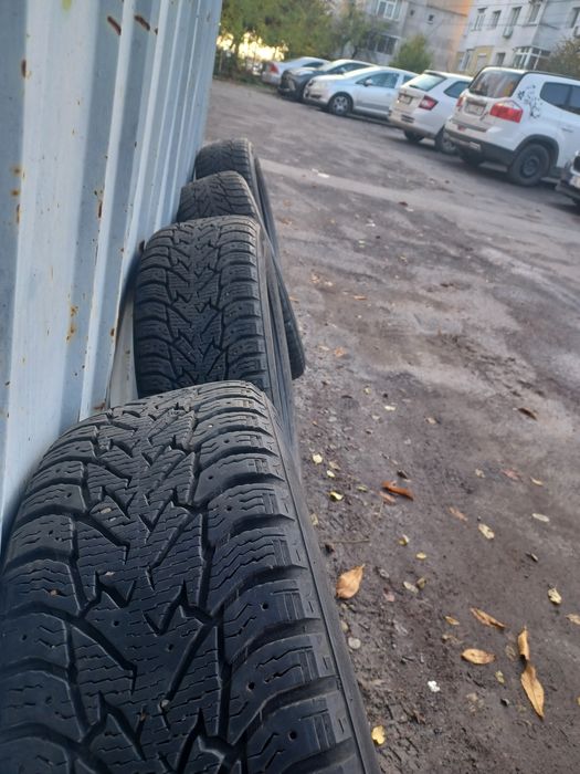 Anvelope iarna 215 60 17