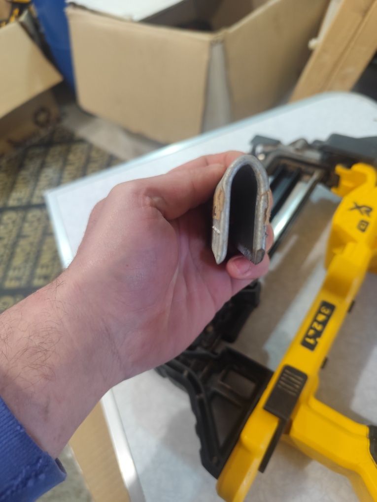 Акумулаторен безчетков такер за скоби Девалт Dewalt DCFS950