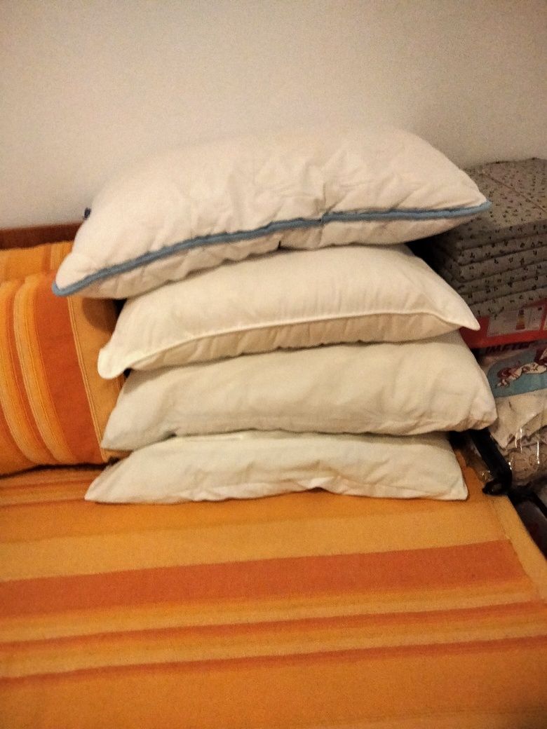 prosoape mari noi 1,30-70. buc patru la 100 lei,perne,covor 2,60-1,60