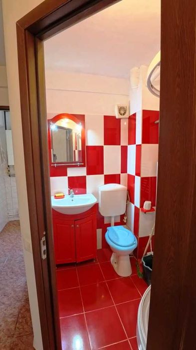 Apartament 3 camere, etaj 1, cf 2, zona Unirii Sud