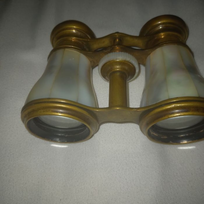 Binoclu de teatru antic