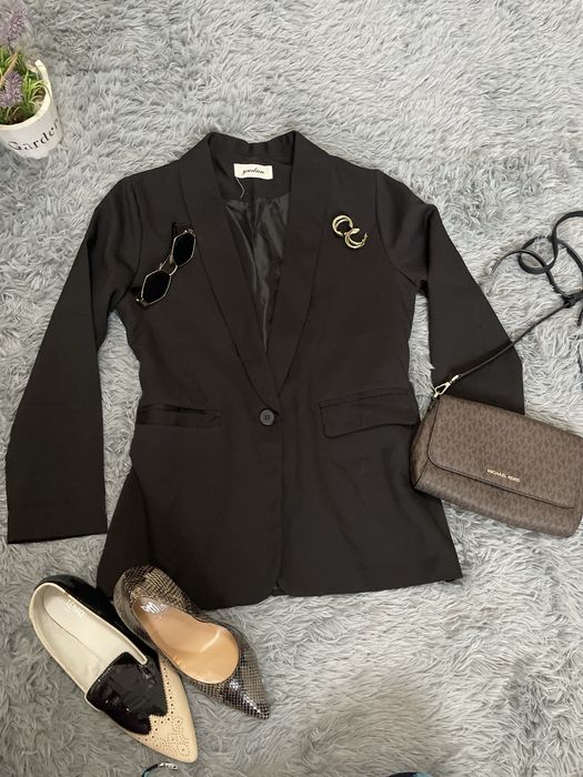 Девочки , налетайте ! Пиджаки , жакеты , жилетка . Бренд , дешево! С-м