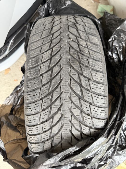 Продавам две зимни гуми Nokian WR Snowproof P