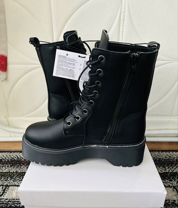 НОВИ! Дамски боти с връзки и цип