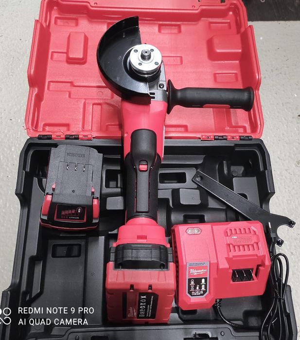 Flex milwaukee cu 2 acumulatori