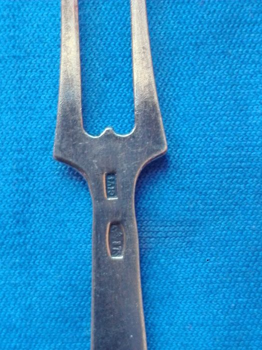 Антикварна руска позлатена сребърна виличка с емайл