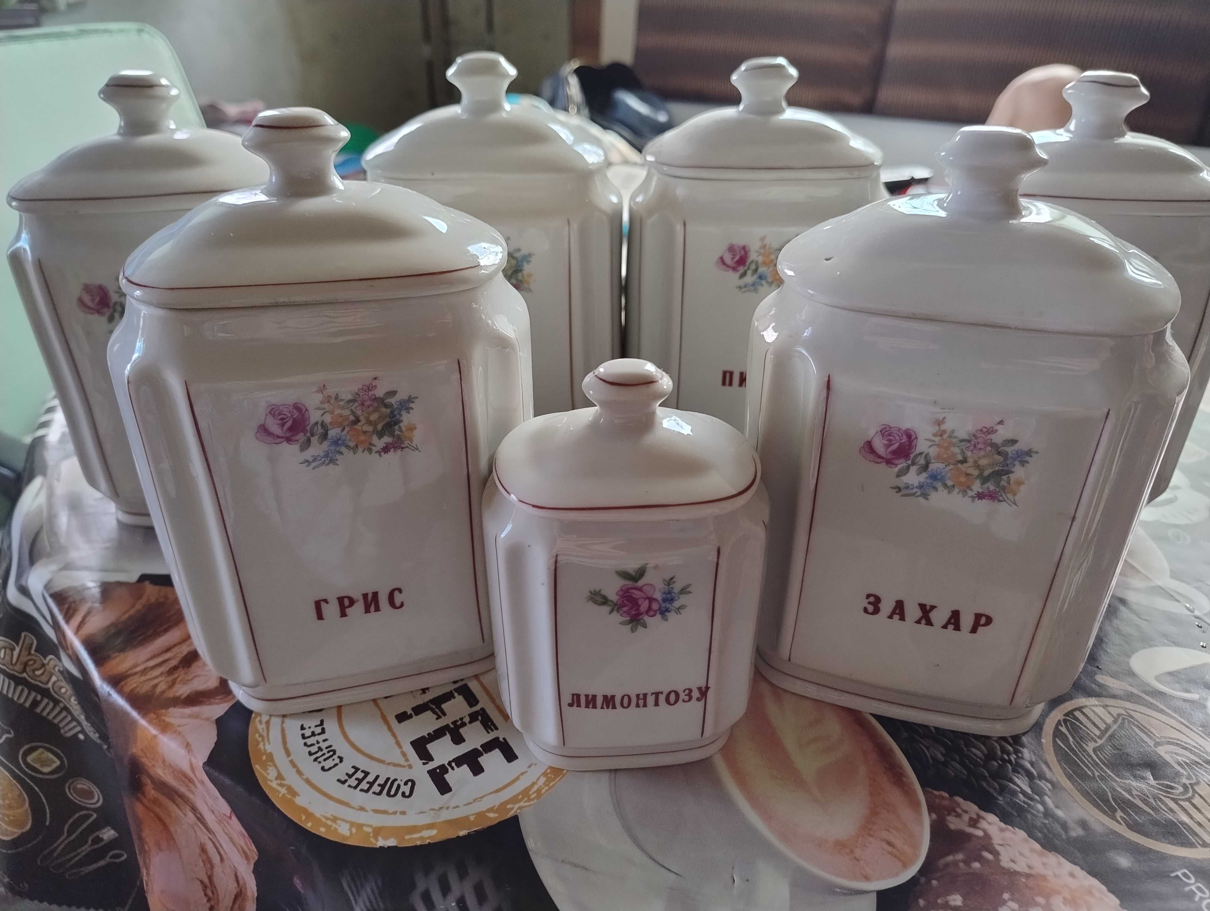 Продавам стари порцеланови кутии за подправки