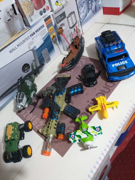 Lot de Cate 8 Jucari pentru Copii 25 lei