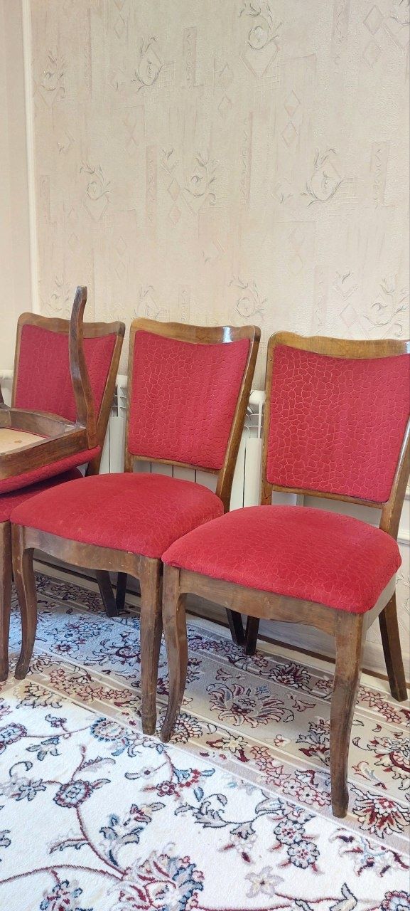 Стол и стулья 11