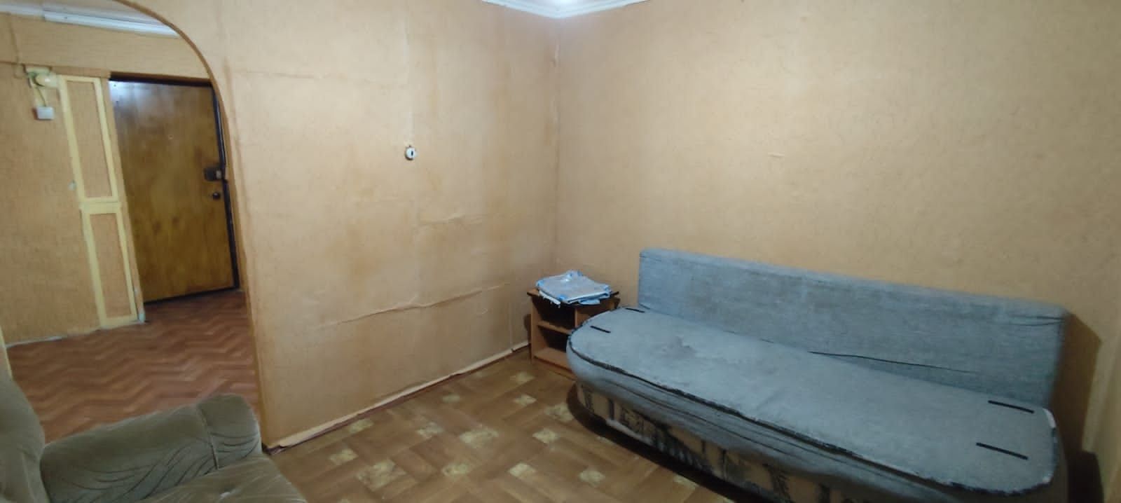 Комната в общежитии 19 квадратов.3 этаж