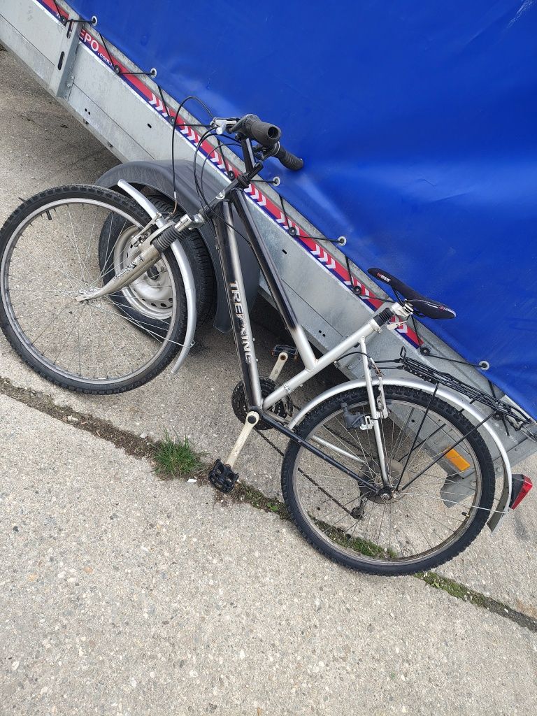 Bicicleta Trekking dama roti 26 cauciucuri noi.