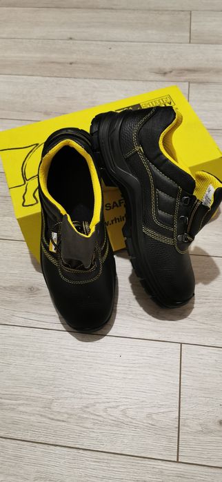 Pantofi cu bombeu metalic