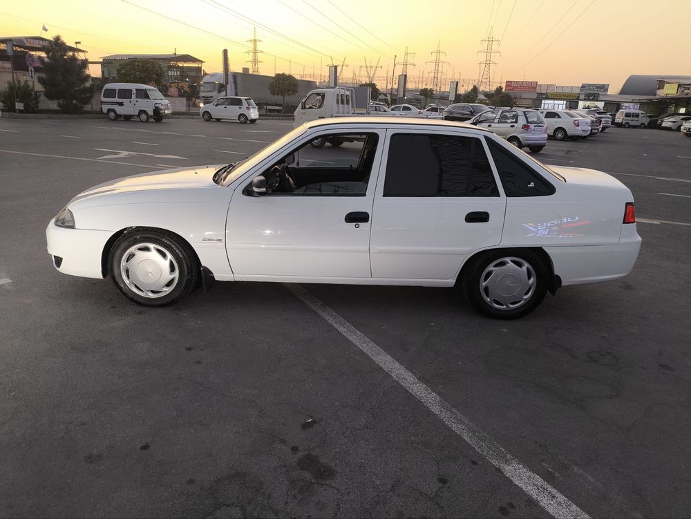 Автомабил некся 2