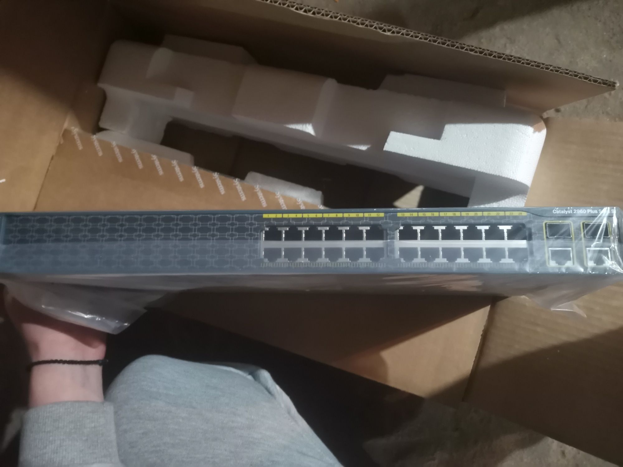 Cisco switch ws-c2960+24tc-s