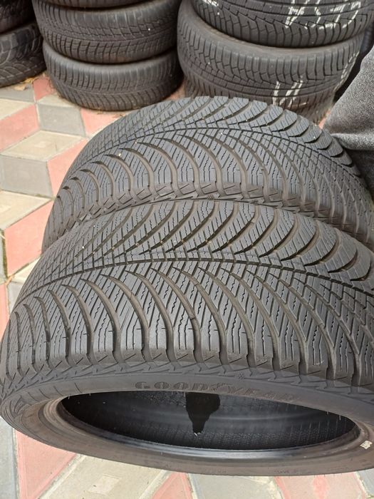 Vând 2 anvelope de iarna 205 50 r17 GOODYEAR foarte bune