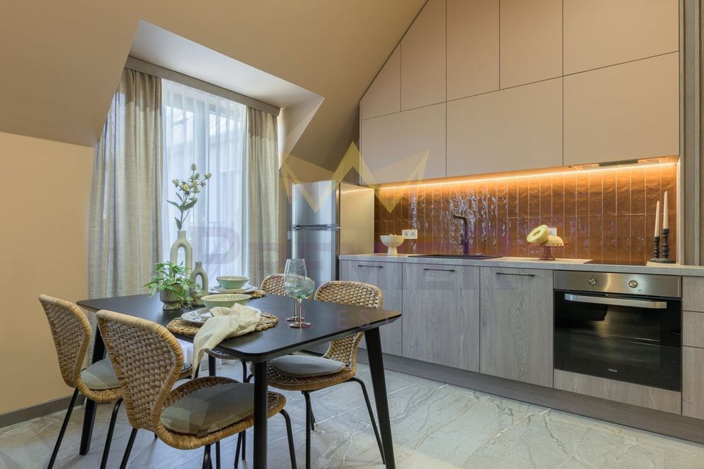 Дава се под наем Двустаен апартамент в Варна, Център - 70 кв.м за 1100 € - Снимка #2