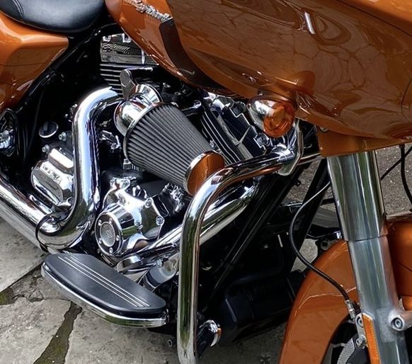 Vând kit filtru de aer Screamin’ Eagle pentru Harley Davidson 103