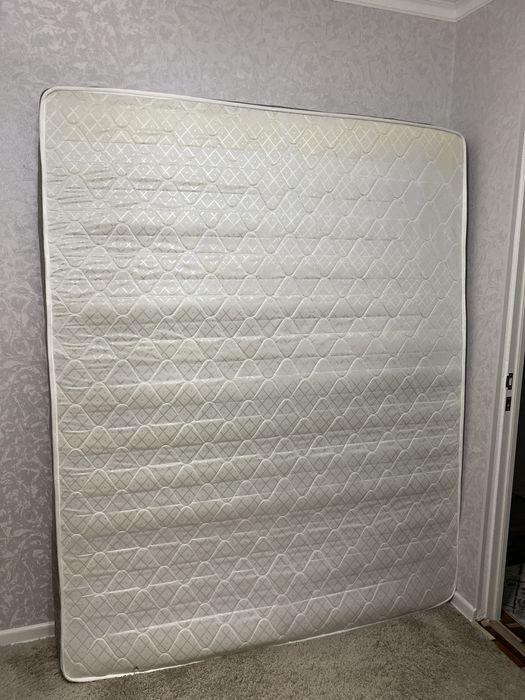 Матрас отдам даром 160на200.