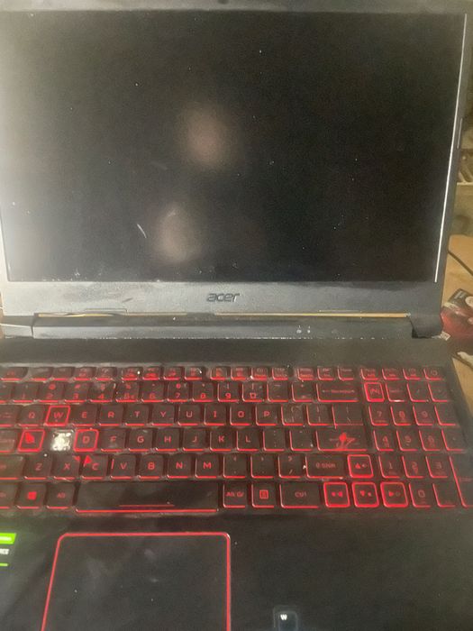 Laptop gaming acer nitro 5 acept și schimb uri cu iPhone 14 Pro of dif