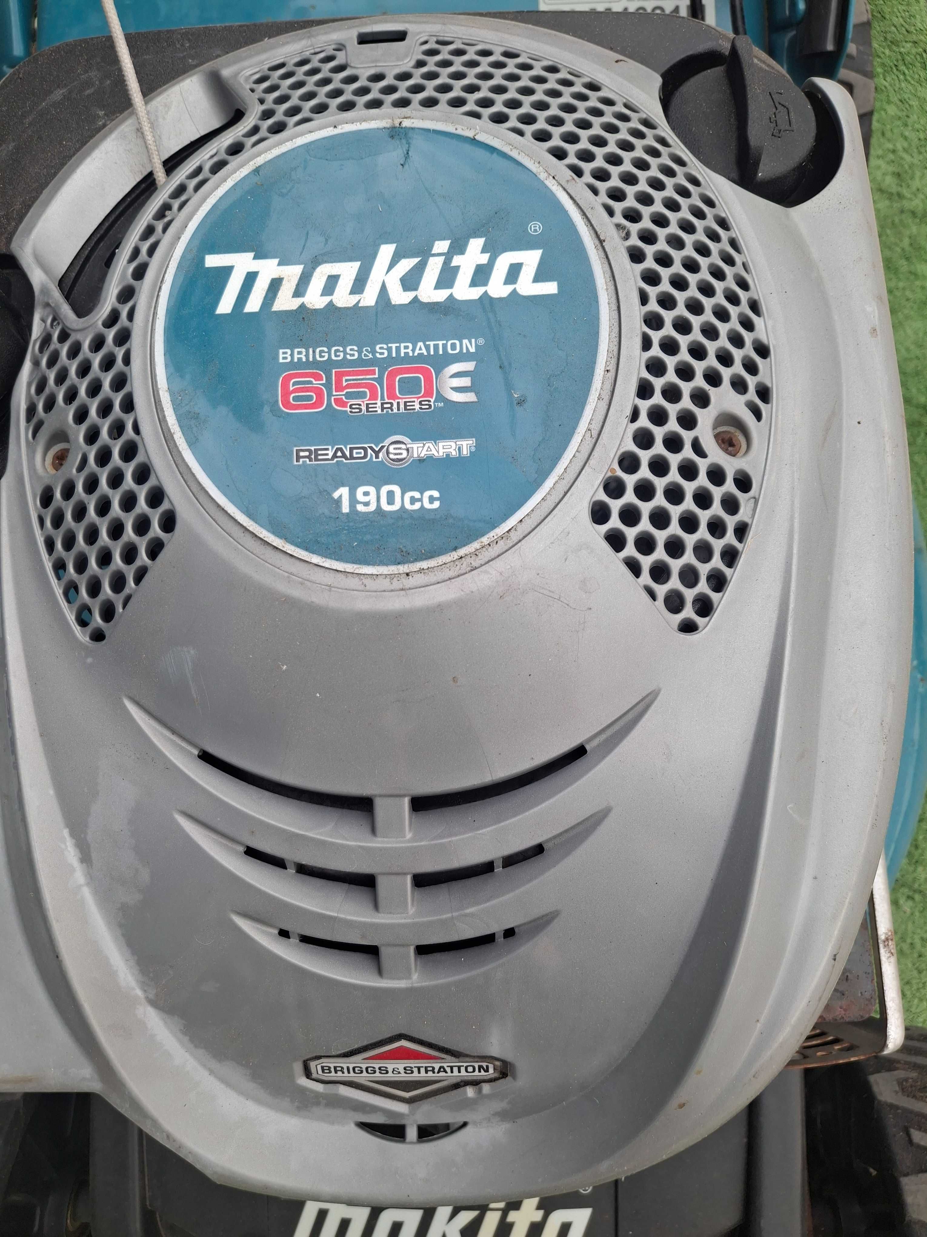 Бензинова самоходна косачка Makita