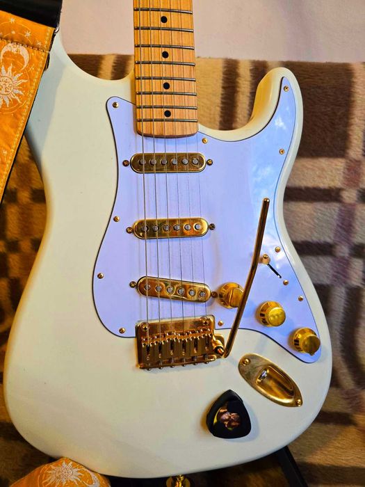 Custom Squier Affinity Stratocaster електирческа китара