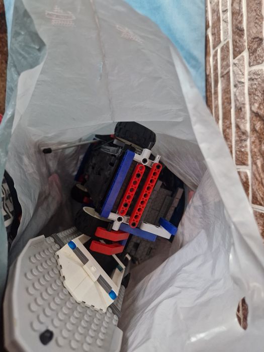 Лего. Отдам бесплатно