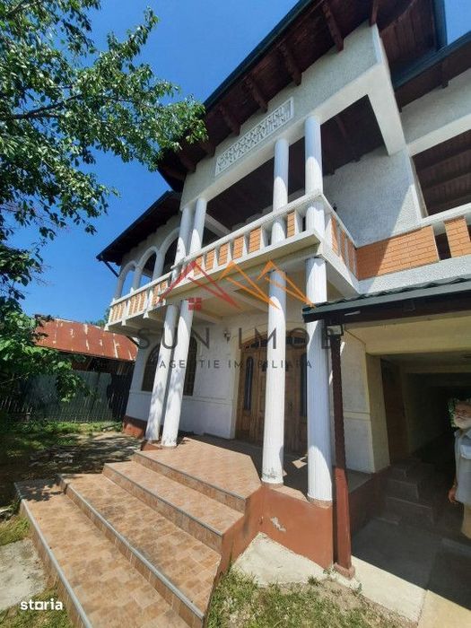 Casa tip conac, teren 4000 mp, finisaje deosebite, garaj, Prahova