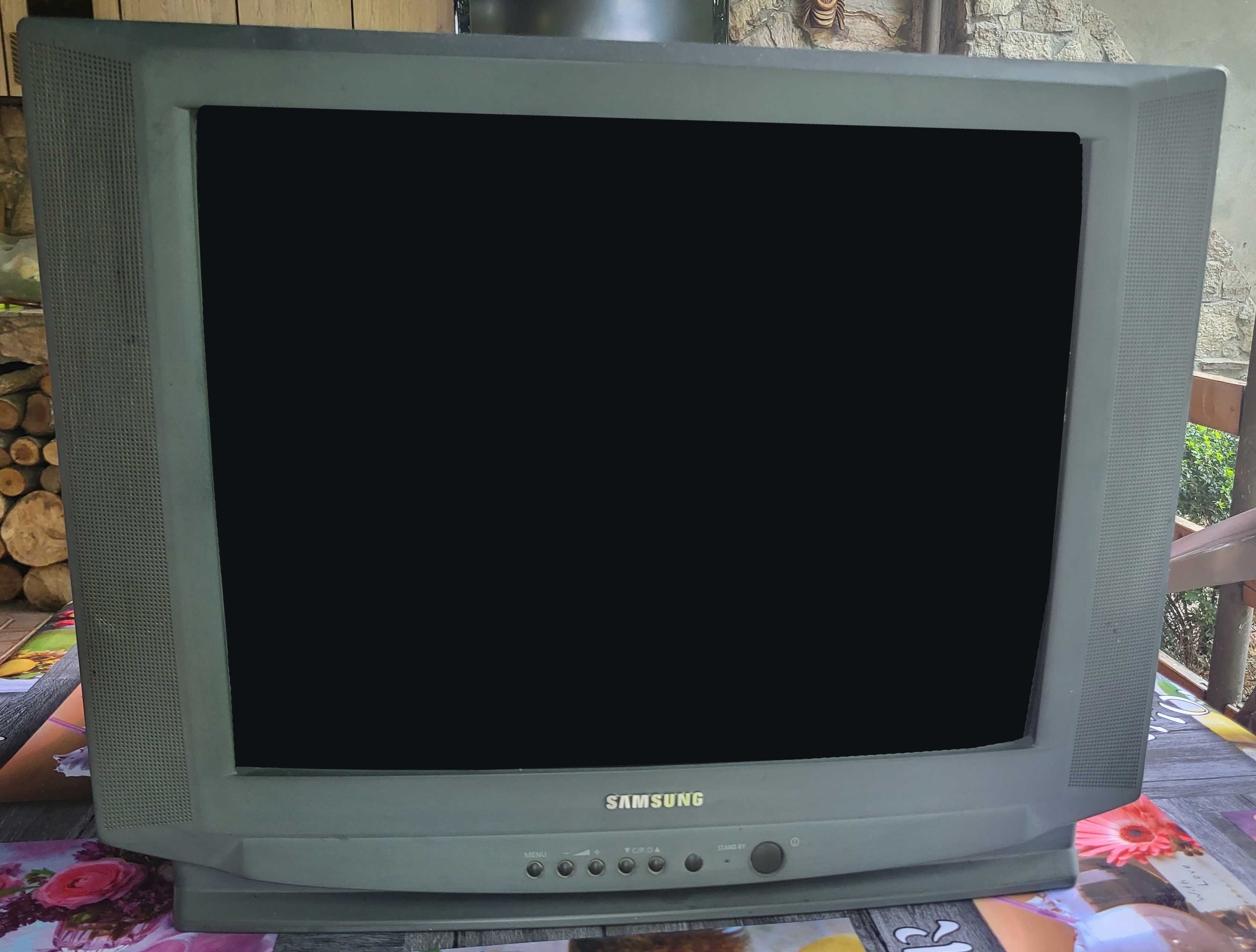 Продается телевизор Samsung CS-2118R