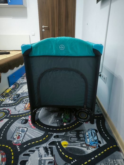 Pătuț pliabil pe două nivele