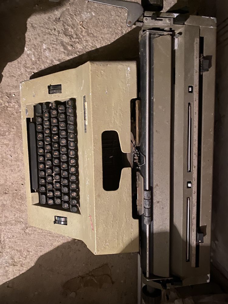 Masina de scris veche ROBOTRON 24