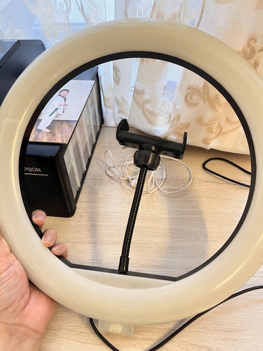 Лампа с триногой