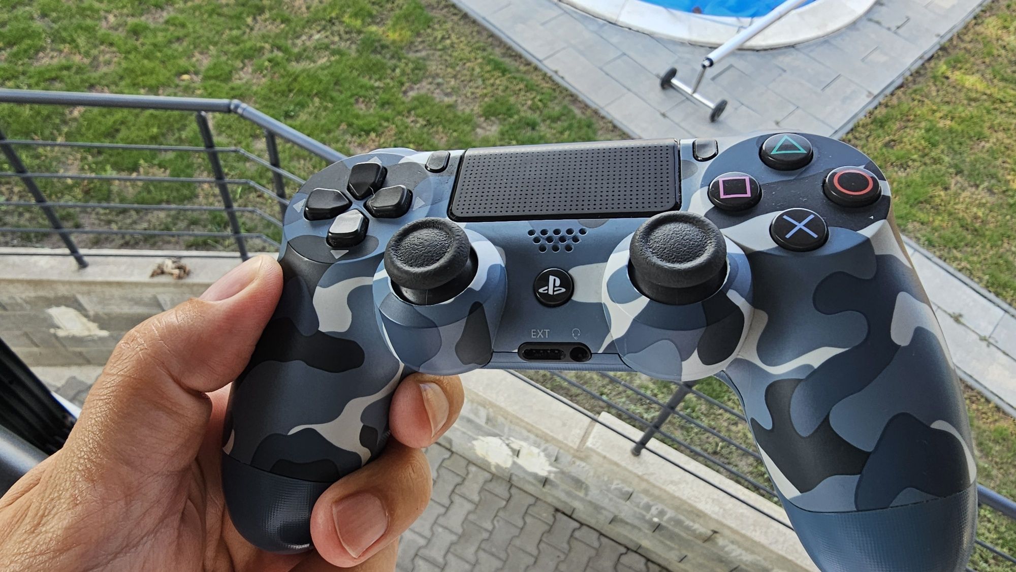 Dualsense Black и Dualshock 4 Blue Camouflage за PS5 и PS4